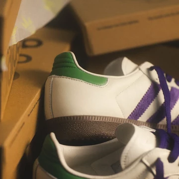 Ein Lookbook Foto des adidas Samba Core Purple von 43einhalb