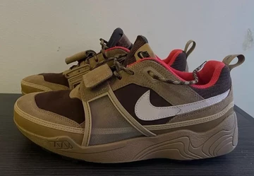 Travis Scott x Nike Shark-A-Don Beechtree von der Seite