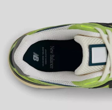 New Balance 990v4 Hi-Lite Detail Innensohle