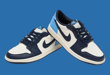 Jordan 1 Low Obsidian schräg