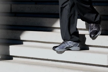 HAVEN x ASICS Gel-Nimbus 10.1 Black Mood Treppen