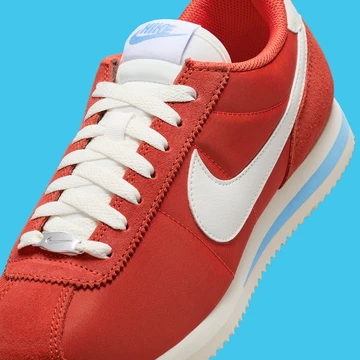 Details des Nike Cortez Picante Red