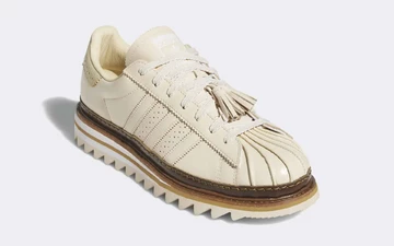 CLOT x adidas Superstar Milky Tea schräg von vorne