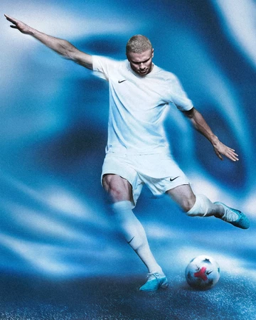Nike Phantom Erling Haaland Pack am Model