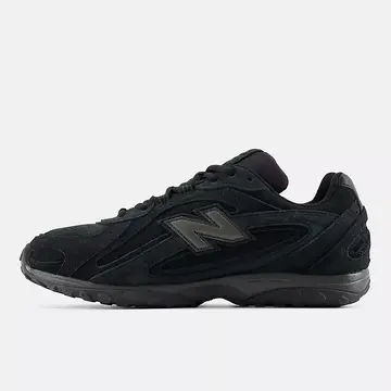 New Balance 204L Triple Black Außenseite