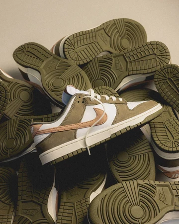 Dunk Low PRM Medium Olive Mood 3