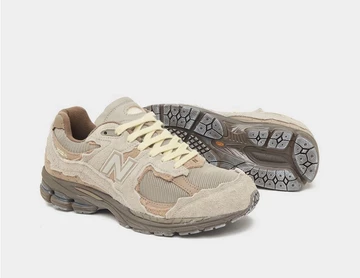 Size? x New Balance 2002R Refined Future Khaki Sohle