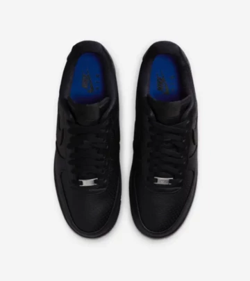 Air Force 1 Low Perforated Leather Paar von oben