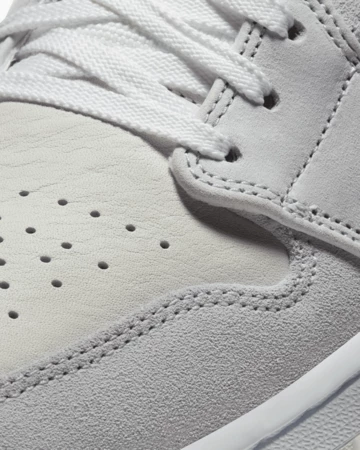 Jordan 1 Low Paris Detail Laces