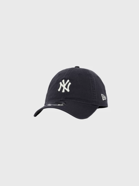 New Era Washed Script 9Twenty New York Yankees Cap Image
