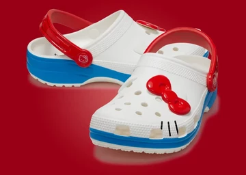 Hello Kitty Crocs Classic Clog von außen von vorne und von der Seite