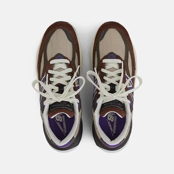 New Balance 990v6 Rich Oak Paar von oben