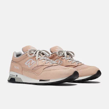 New Balance 1500 Made in UK Pink Sand Paar schräg seitlich