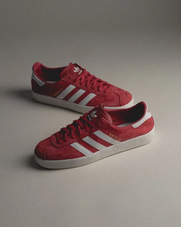 Details der adidas Gazelle Decon Beta Scarlett, abgelichtet von Asphaltgold