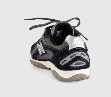 New Balance 204L Black Magnet schräg