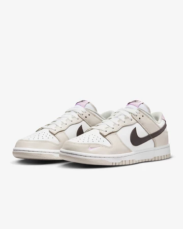 Der Nike Dunk Low Neapolitan von schräg außen