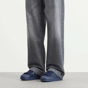 Anthony Edwards x adidas Superstar Navy Croc schräg