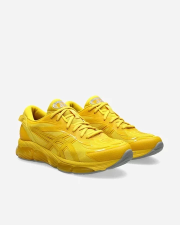 Der C.P Company ASICS GEL-Quantum 360 VIII Yellow von schräg außen