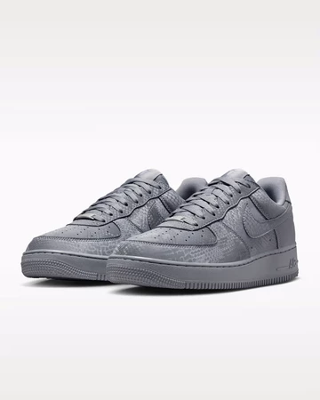 Kobe Bryant x Nike Air Force 1 Low Cool Grey schräg