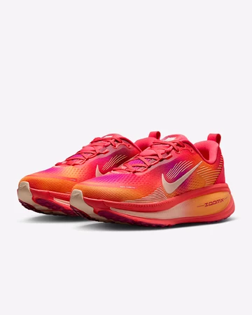 Nike Vomero 18 SE Sunset Paar seitlich