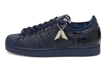 Anthony Edwards x adidas Superstar Navy Croc Außenseite