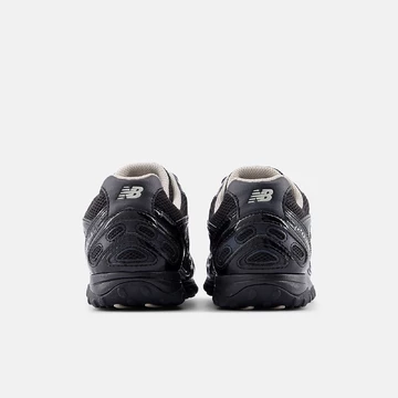 New Balance 204 Black Paar Fersen