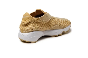 Nike Air Footscape Woven Sesame leicht schräg von hinten
