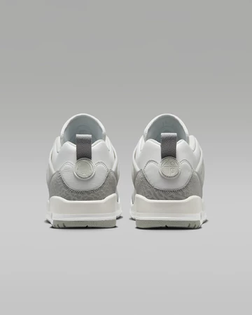 Jordan Spizike Low Metallic Silver von hinten