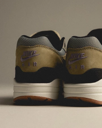 Air Max 1 Dark Stucco Lookbook Detail von Hinten