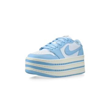 Air Jordan 1 Triple Stack WMNS Psychic Blue schräg