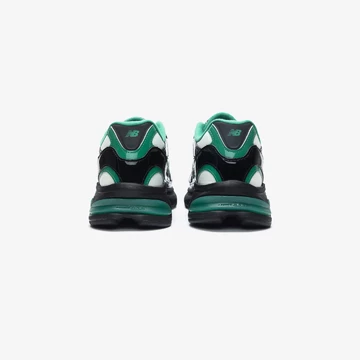 New Balance 2010 Black Green von hinten