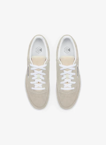 Der JJJJound Reebok Club C 85 Grey Leather in Cork von oben