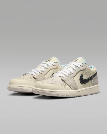 Jordan 1 Low SE Sanddrift schräg frontal