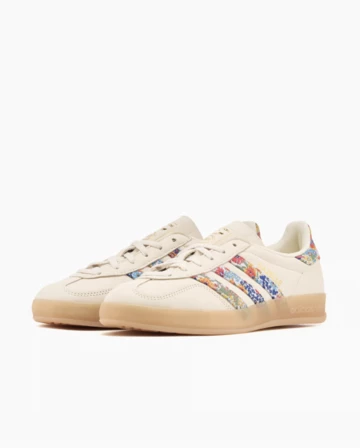 Liberty London x adidas Gazelle Indoor Beige Floral schräg