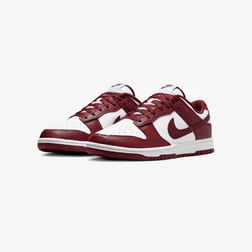 Nike Dunk Low Retro Redwood Paar schräg seitlich