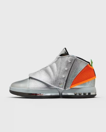 Free The Youth x Nike Jordan 16 Außenseite