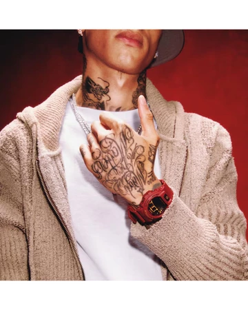 G-SHOCK X SYNA/Central Cee DW-6900CC25-4ER an der Hand