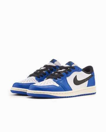Jordan 1 Low Game Royal Paar von der Seite