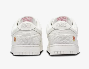 Dunk Low Give Her Flowers von Hinten