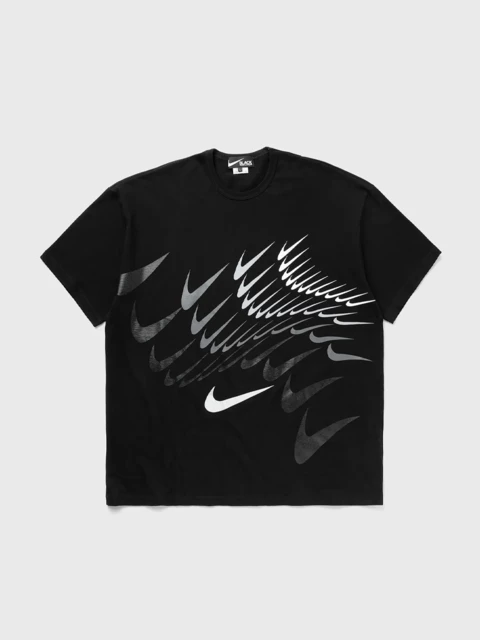 CDG x Nike T-Shirt Curved Swoosh Image