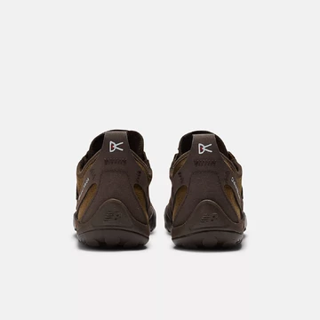 District Vision x New Balance MT10O Desert Paar Fersen