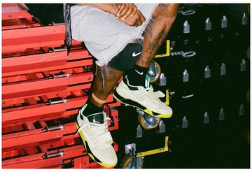 Travis Scott trägt einen neuen Jumpman Jack Sneaker