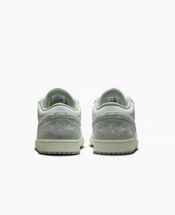 Jordan 1 Low SE Light Green Paar von hinten