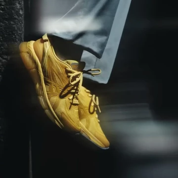 Der C.P Company ASICS GEL-Quantum 360 VIII Yellow am Fuß