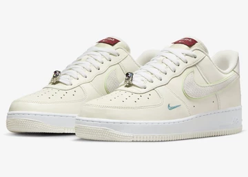 Der Air Force 1 Low Year of the Dragon Sail von schräg außen
