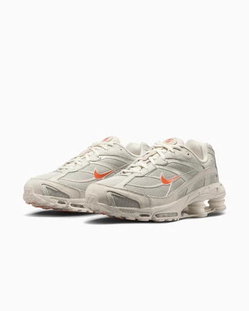 Nike Shox Ride 2 Light Bone Paar schräg seitlich