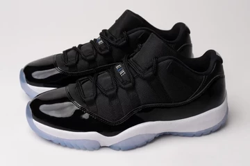 Air Jordan 11 Space Jam Low komplettes Paar