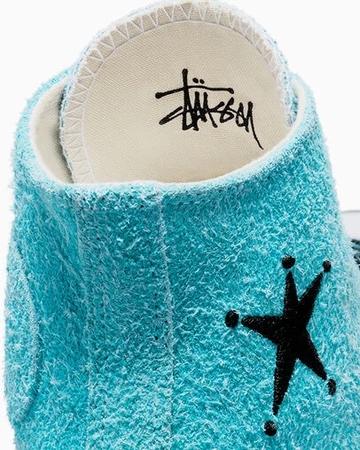 die Zunge des Stussy Converse Chuck 70 Hi Sky Blue