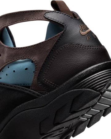 Nike Air Trainer Huarache Black Baroque Brown Ferse Details