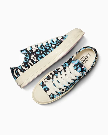 Der GOLF Le FLEUR Converse Chuck 70 Low Digital Leopard Pack in Teal von oben